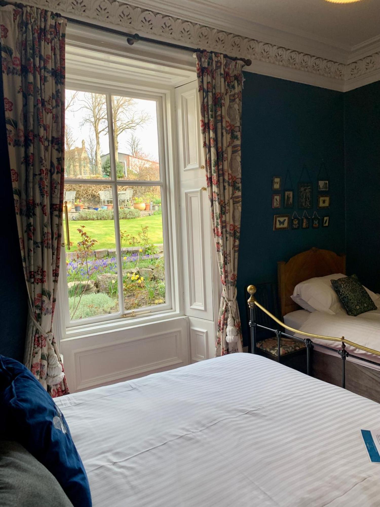 Guest house Leven House 3*